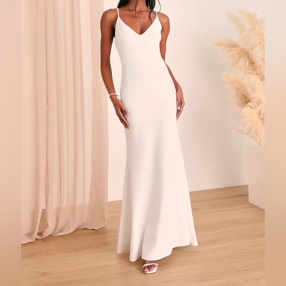 NEW WITH TAGS Lulus White floor length gown SIZE SMALL